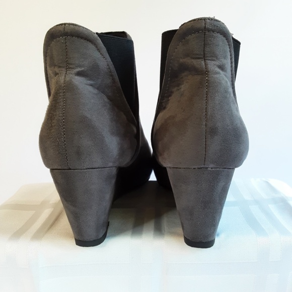 New Directions Gray "Suede" Pull On Wedge Ankle Bootie Cindy 9M - New Heel Caps - Picture 6 of 10